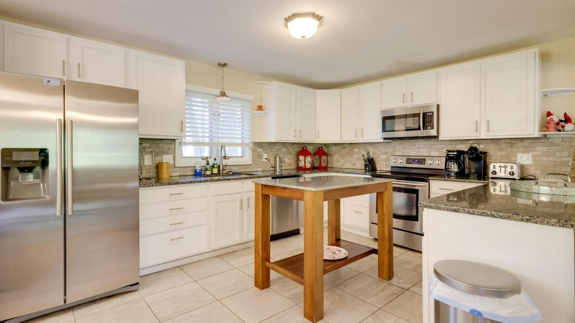 Lakefront Newport News Home, 6 Mi To City Center!