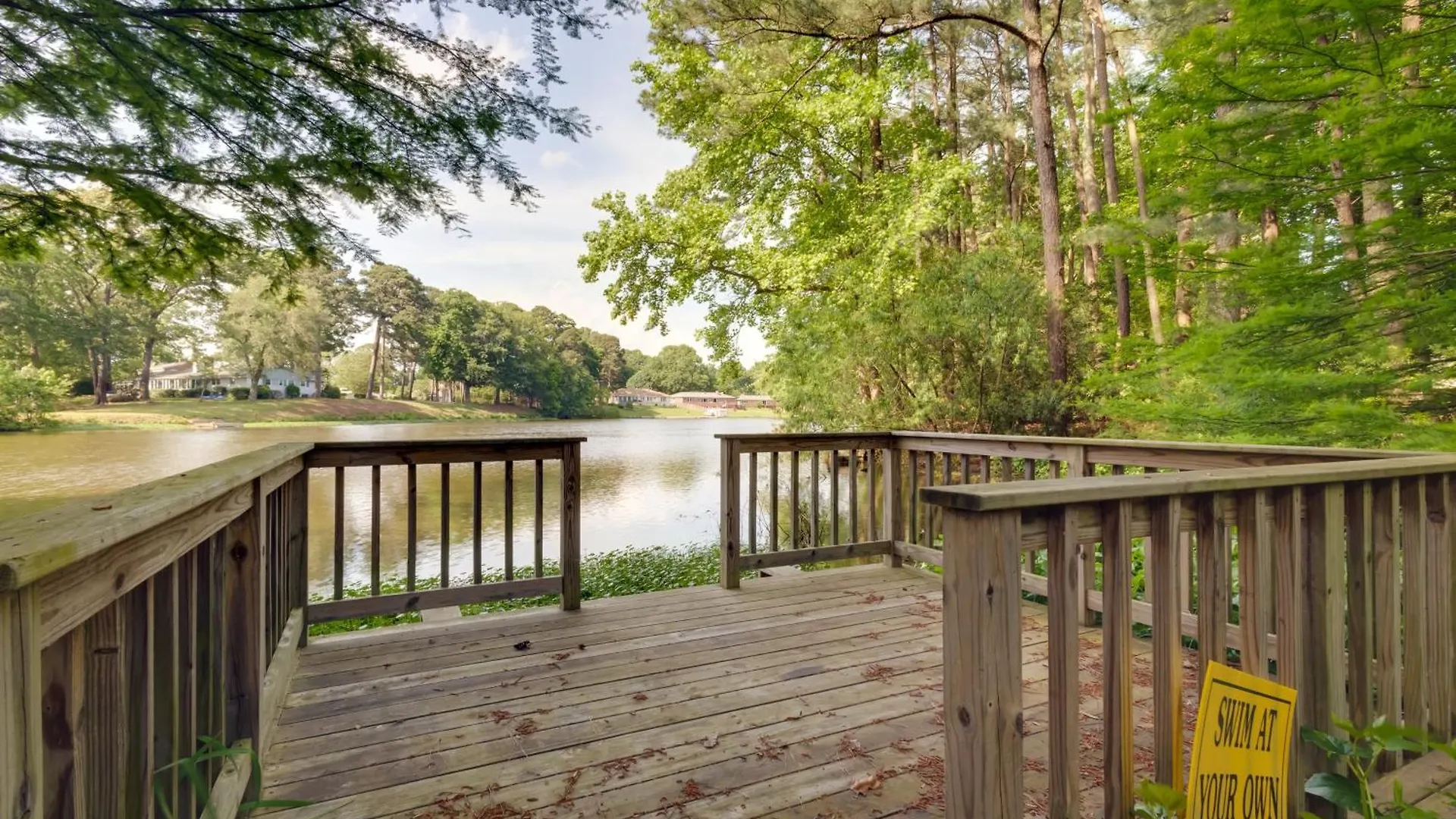 Lakefront Newport News Home, 6 Mi To City Center!