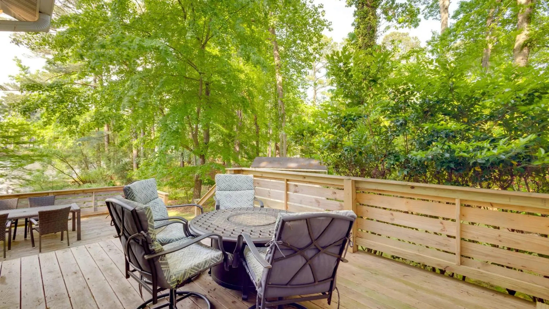 Сasa de vacaciones Lakefront Newport News Home, 6 Mi To City Center!