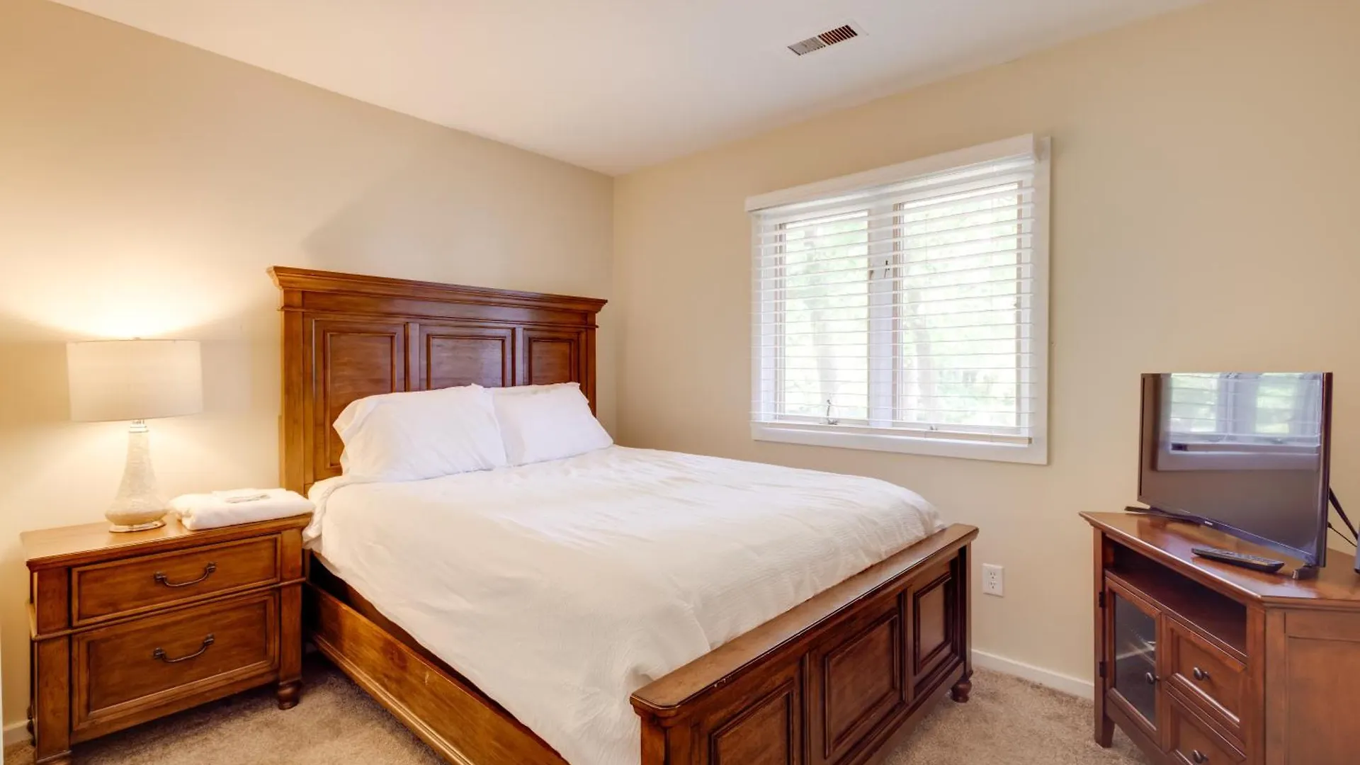 Holiday home Lakefront Newport News Home, 6 Mi To City Center! United States