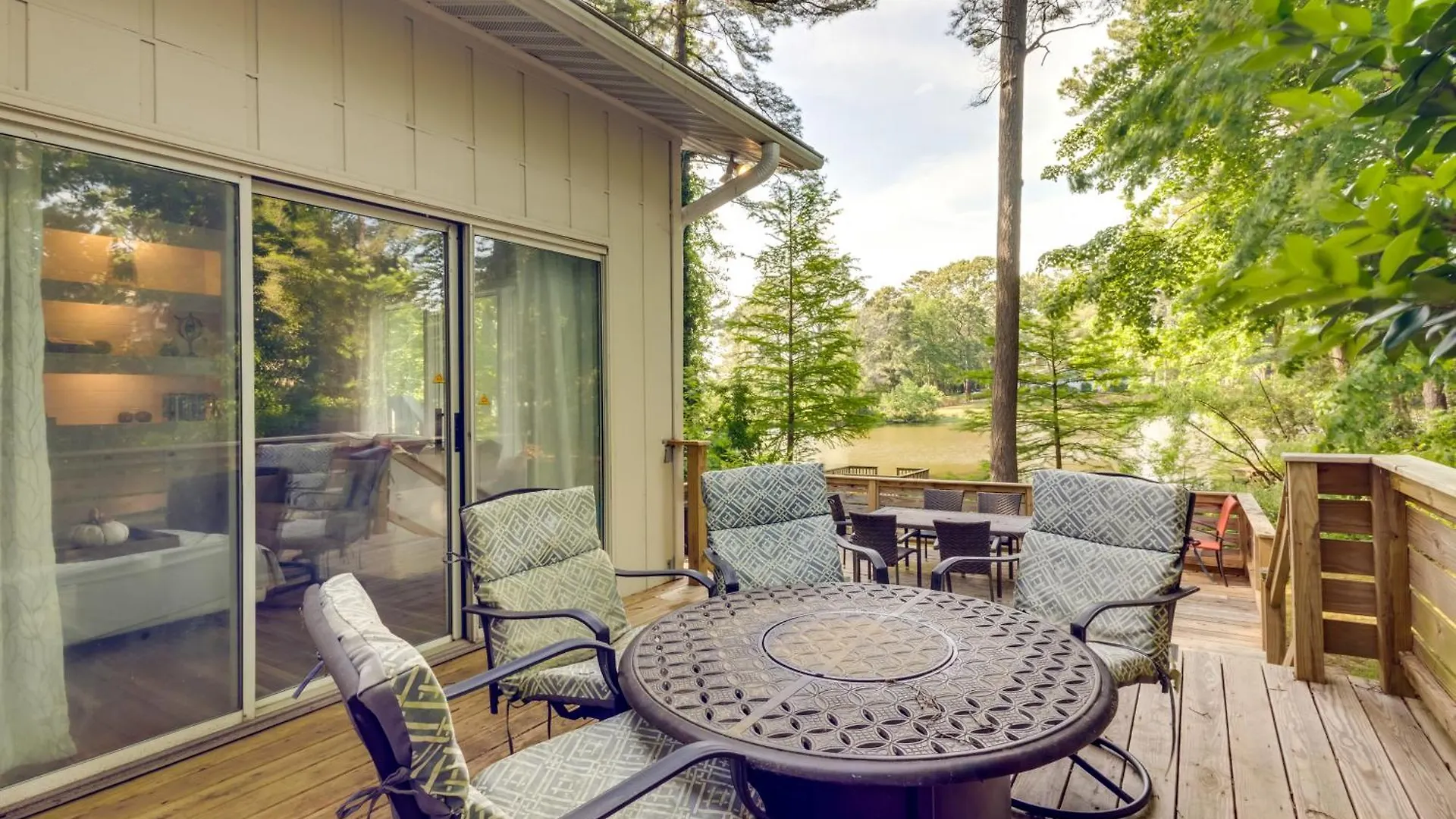 Lakefront Newport News Home, 6 Mi To City Center! Holiday home
